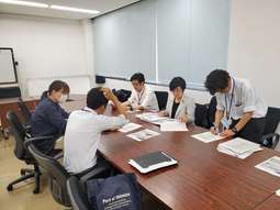 10-01_240527_日の出シンボル緑地（会議室内）.jpg