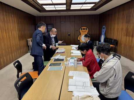 10-01_240124_清水港管理局_日の出埠頭１号・２号上屋.jpg
