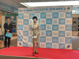 05-03_250125_フォトコン表彰式_東会長.jpg