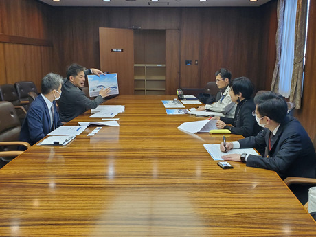 16-01_250130_一社)ふじさん駿河湾フェリー_新地方卸売市場仲卸施設 外壁サイン.jpg